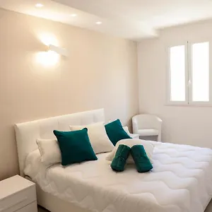 https://the-smerald-2.hotelsalgherosardinia.com